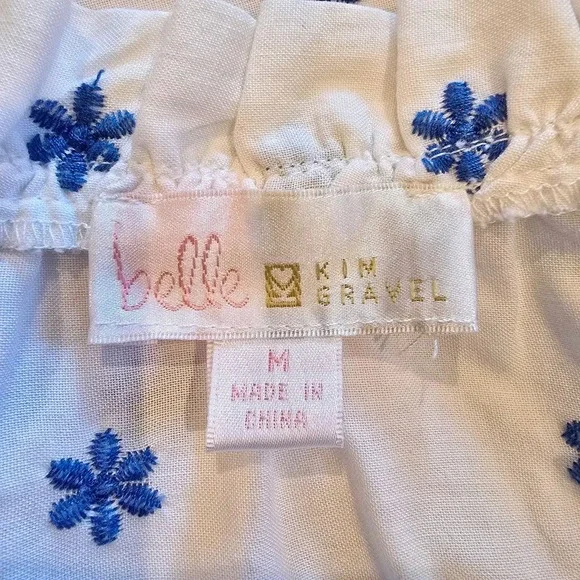Belle by Kim Gravel Peasant Blouse Medium White Blue Floral Embroidered Boho - Picture 7 of 8